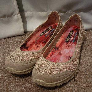 NWOT - Sketchers slip ons